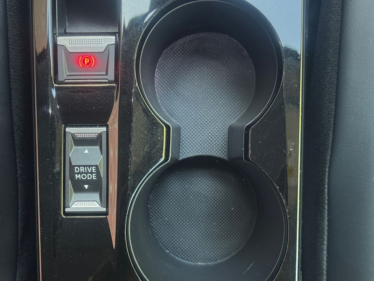 Peugeot e-2008 ALLURE PACK ELECTRICO 136 CV - Foto 2