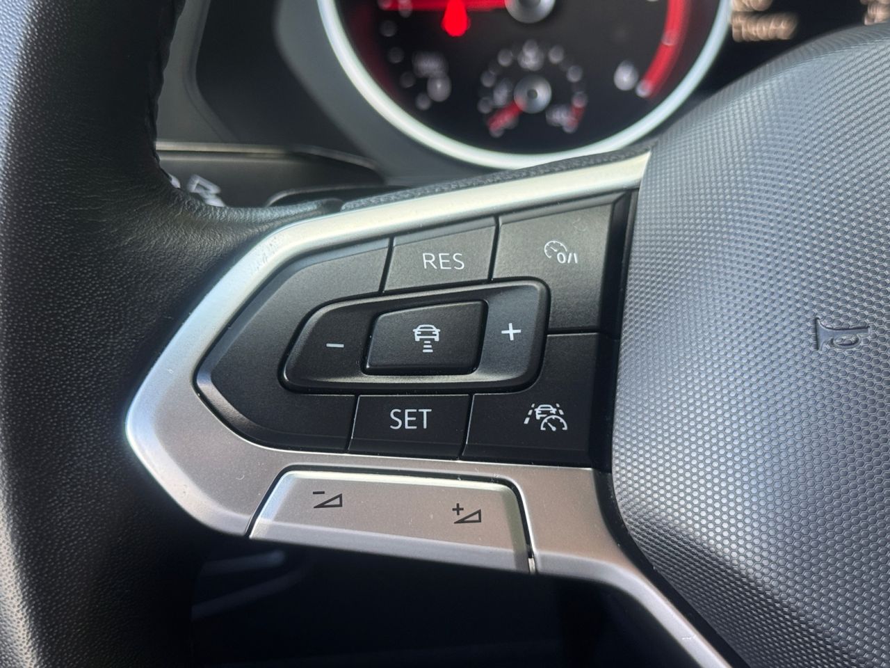 Volkswagen Tiguan 2.0 TDI LIFE DSG 110 KW 150 CV - Foto 2