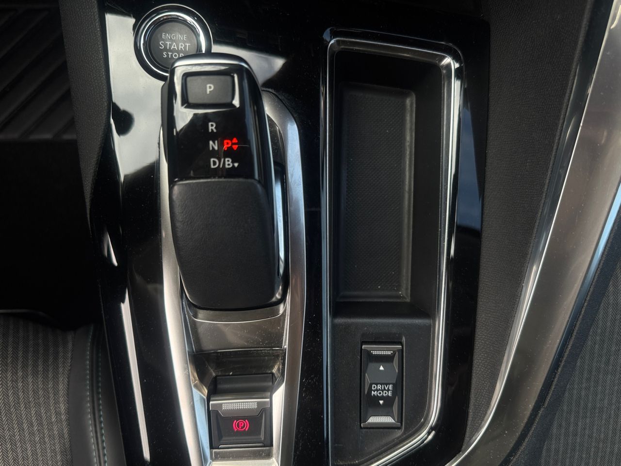 Peugeot 3008 Hybrid ALLURE PACK PLUG IN HYBRID 225 e EAT8 - Foto 2