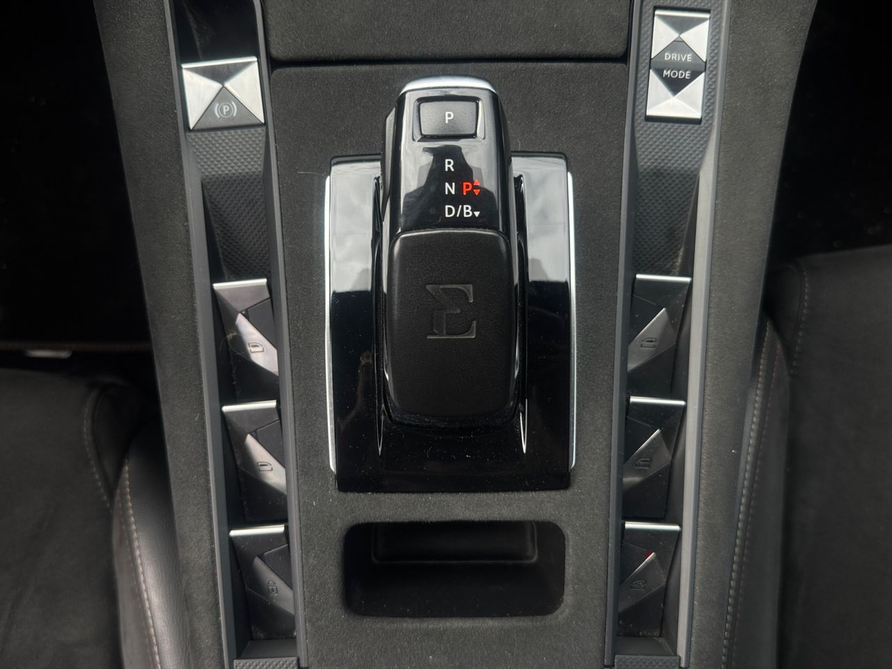 DS DS 7 Crossback E TENSE 300 4X4 PERFORMANCE LINE - Foto 2