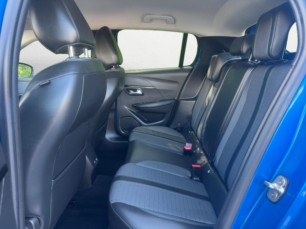 Peugeot 208 ALLURE BLUE HDI 100 CV 6 VEL - Foto 2