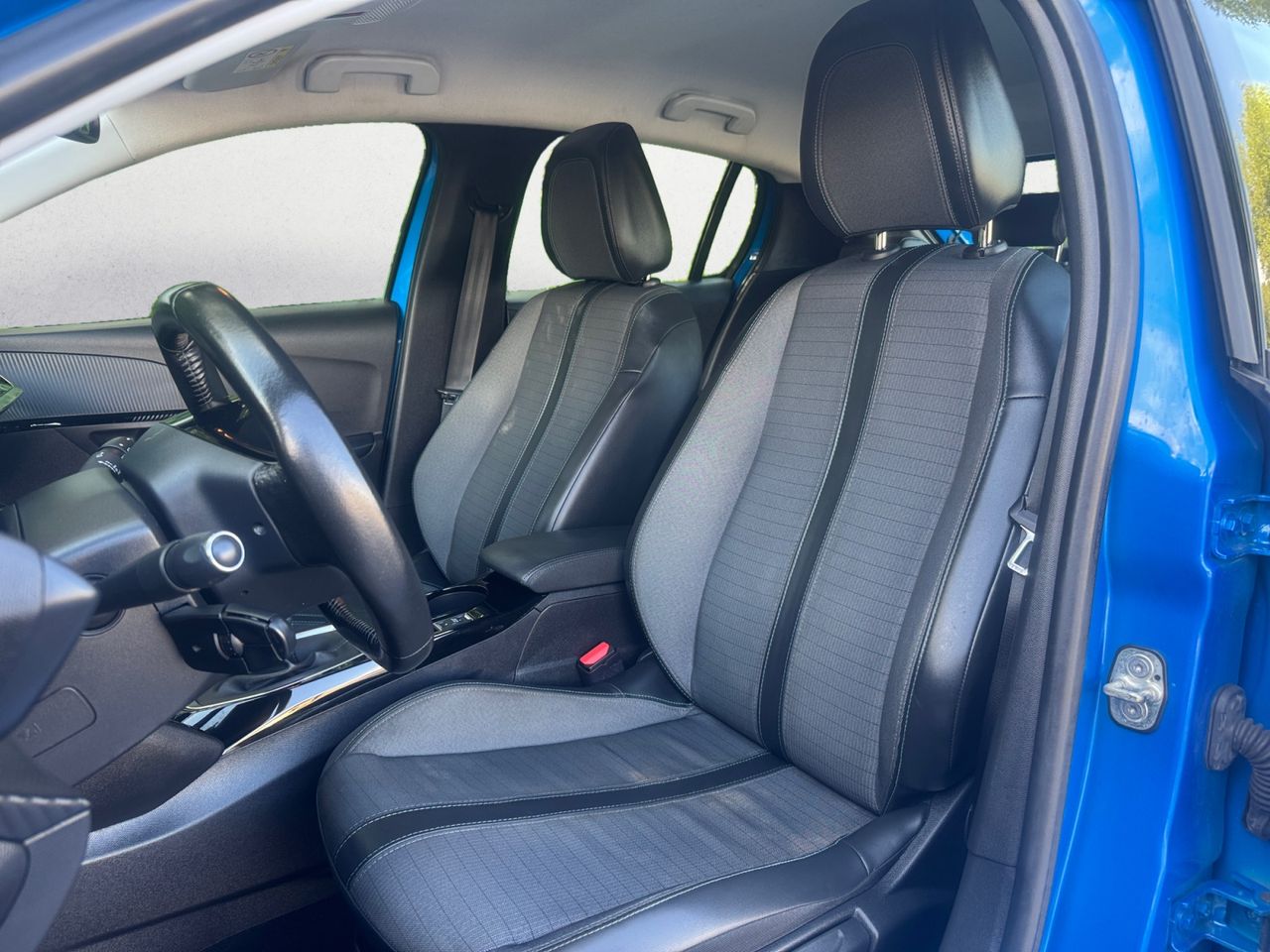 Peugeot 208 ALLURE BLUE HDI 100 CV 6 VEL - Foto 2