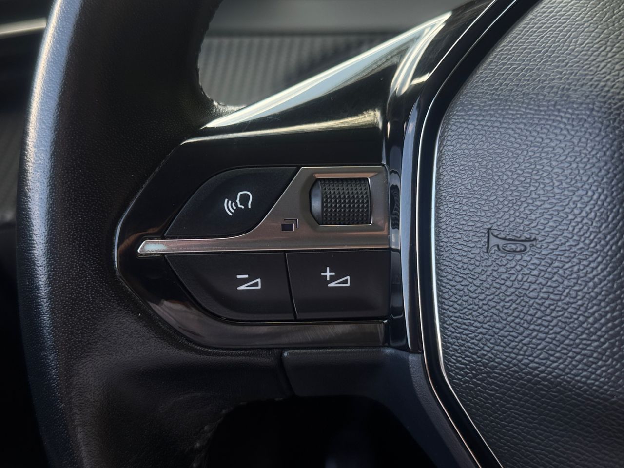 Peugeot 208 ALLURE BLUE HDI 100 CV 6 VEL - Foto 2