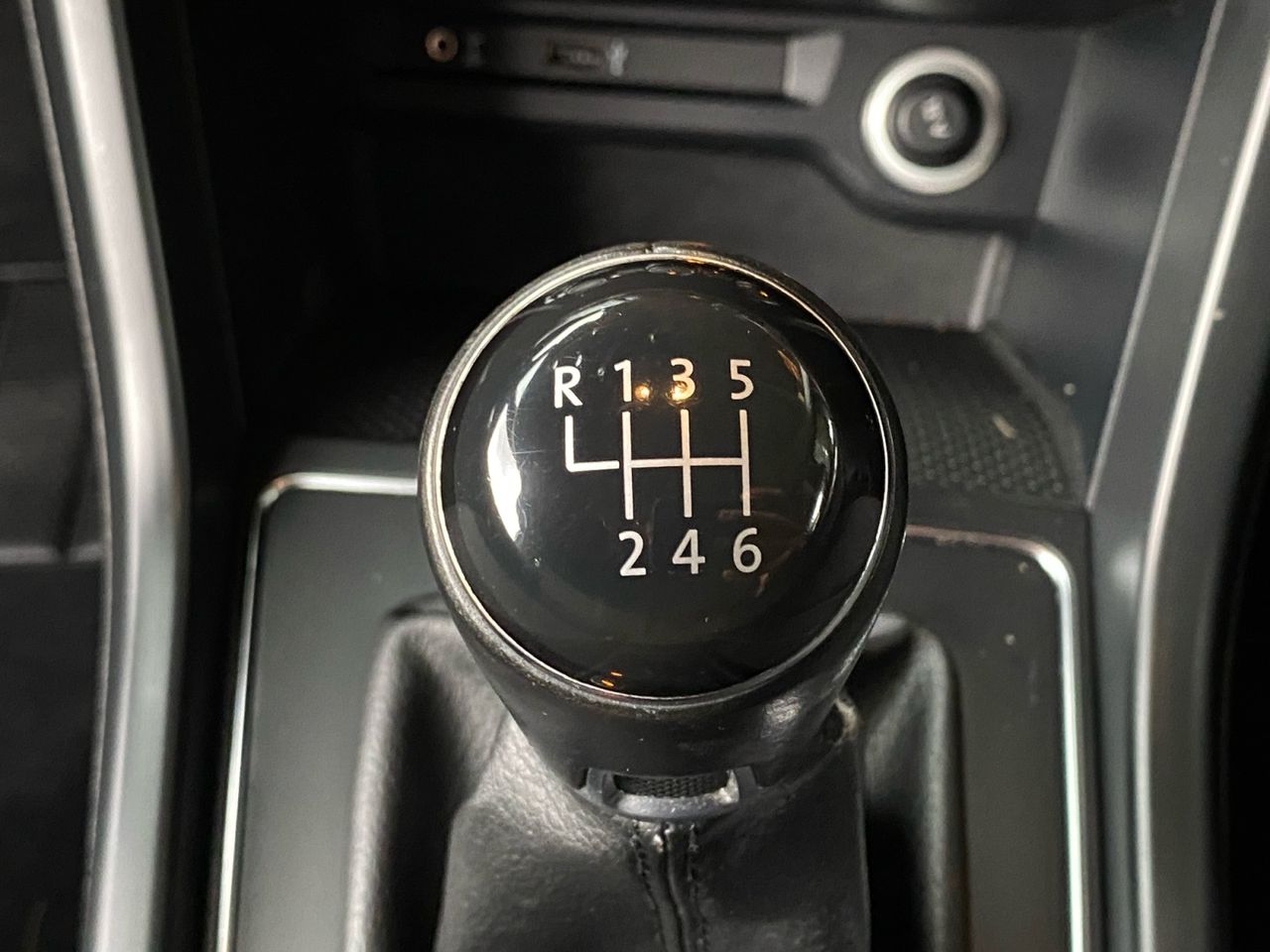 Volkswagen Touran ADVANCE 2.0 TDI - Foto 2