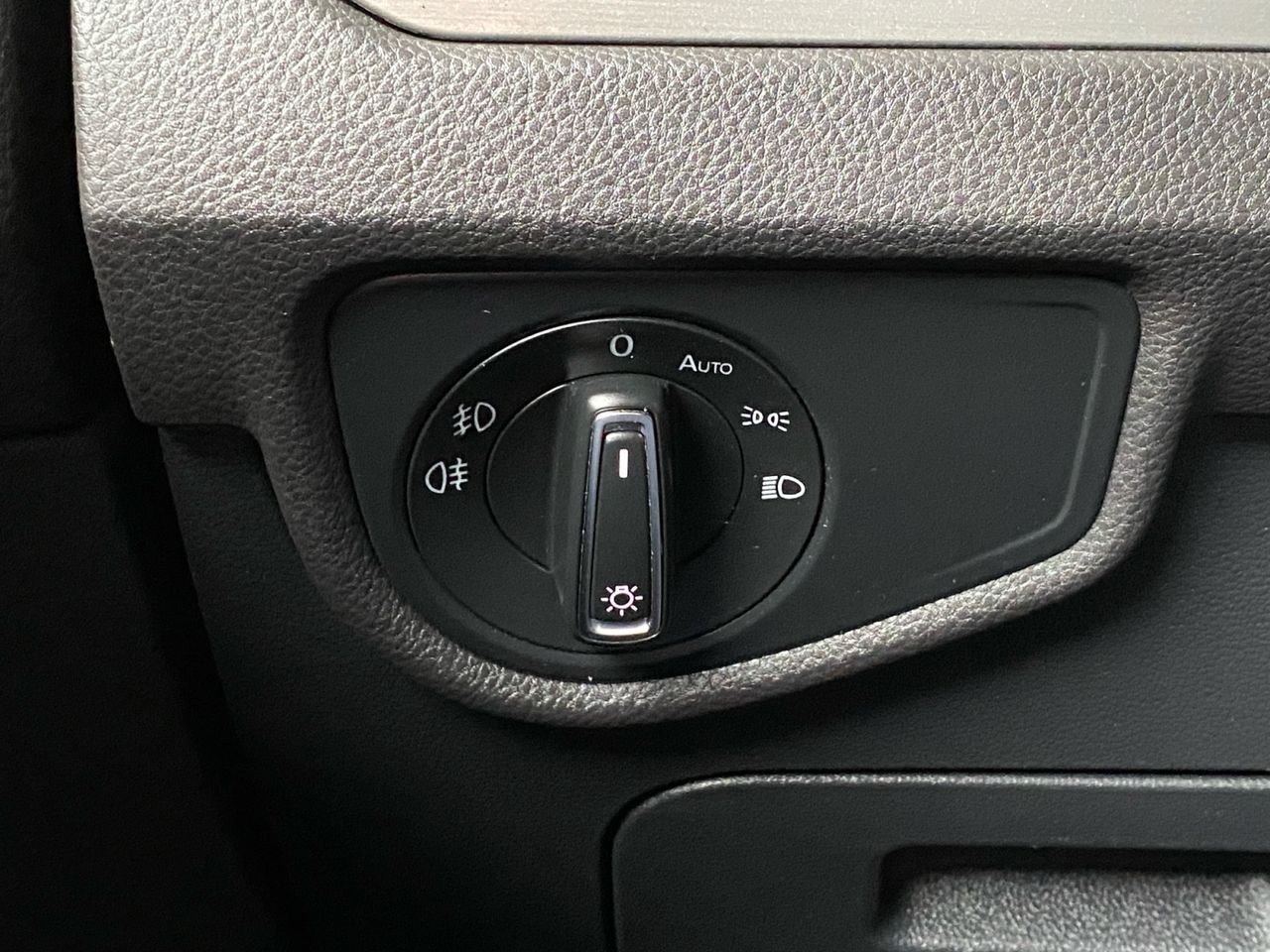 Volkswagen Touran ADVANCE 2.0 TDI - Foto 2
