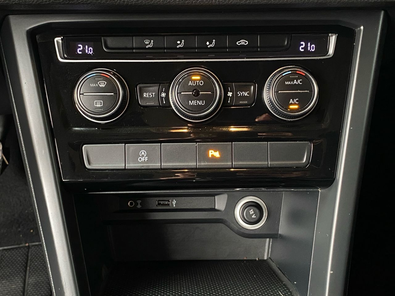 Volkswagen Touran ADVANCE 2.0 TDI - Foto 2