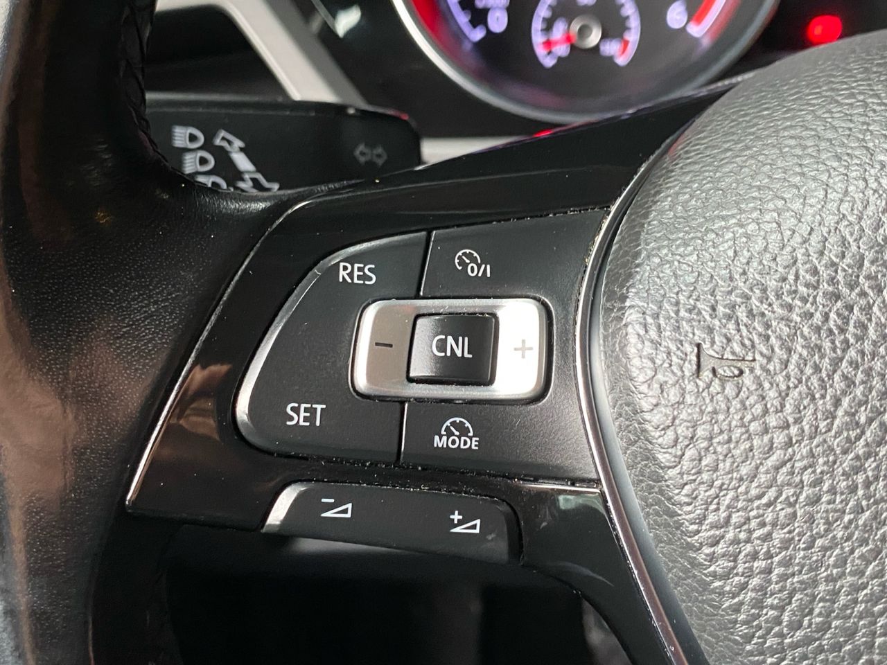 Volkswagen Touran ADVANCE 2.0 TDI - Foto 2