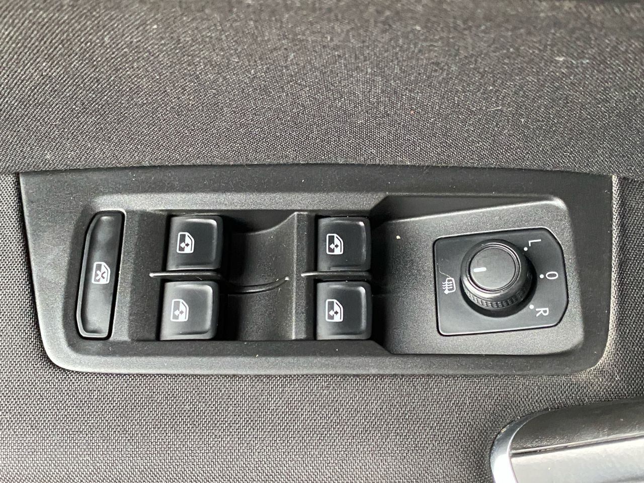 Volkswagen Touran ADVANCE 2.0 TDI - Foto 2