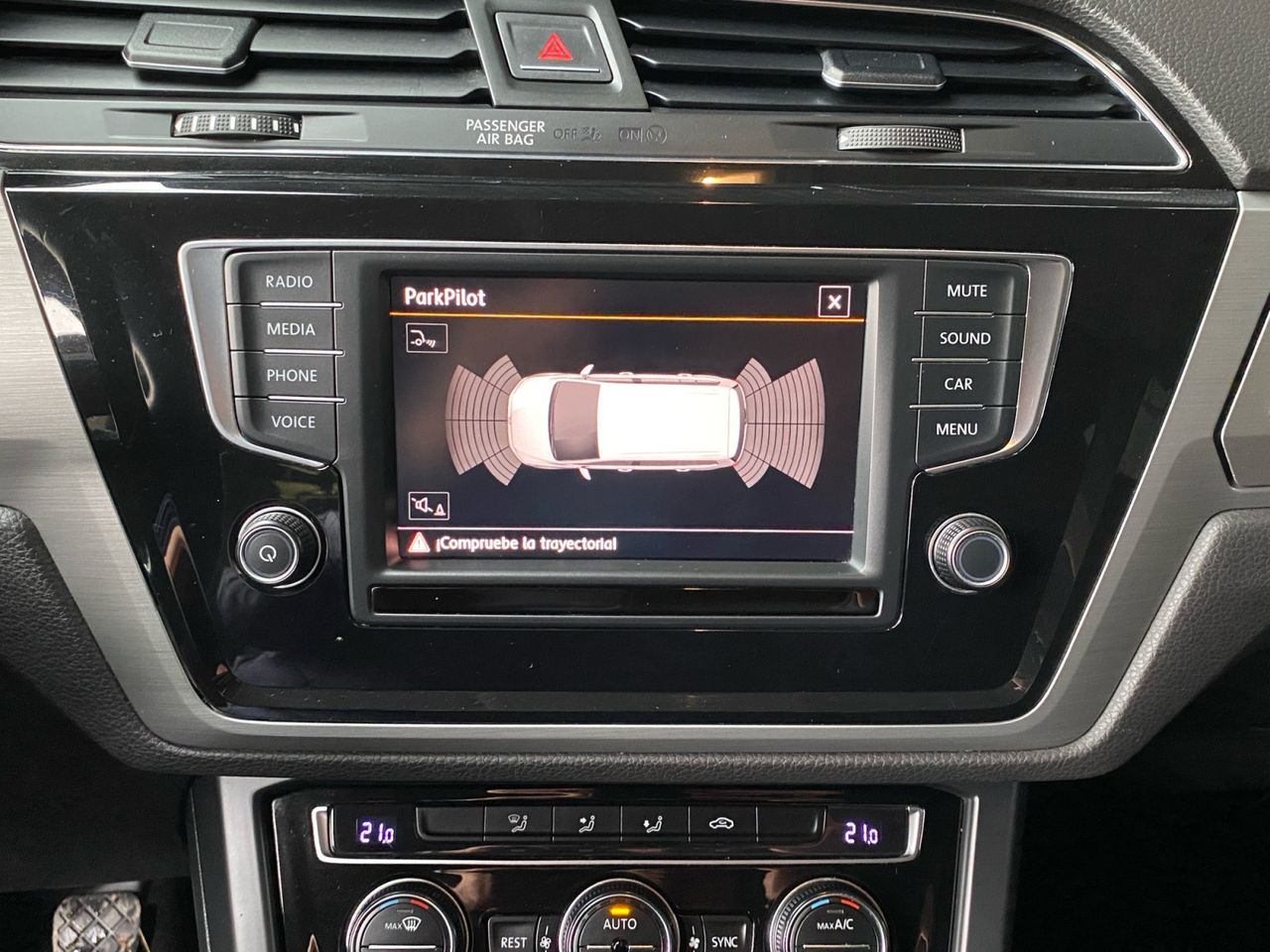 Volkswagen Touran ADVANCE 2.0 TDI - Foto 2