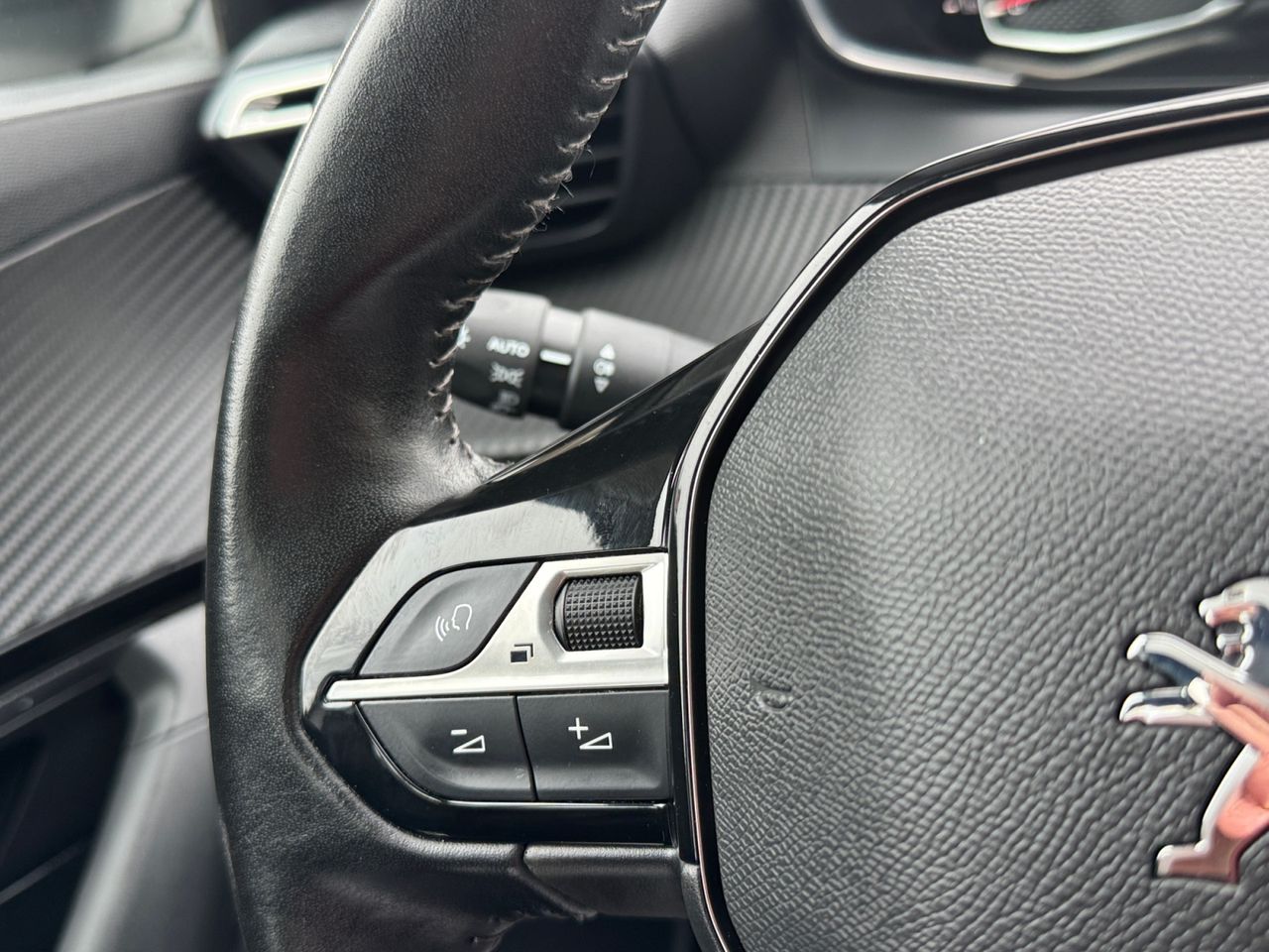 Peugeot 2008 ACTIVE PACK BLUE HDI 110 CV - Foto 2