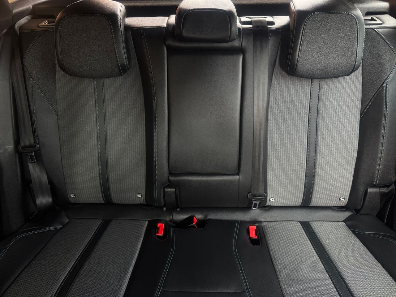 Peugeot 3008 Hybrid ALLURE PACK PLUG IN HYBRID 180 e EAT8 - Foto 2