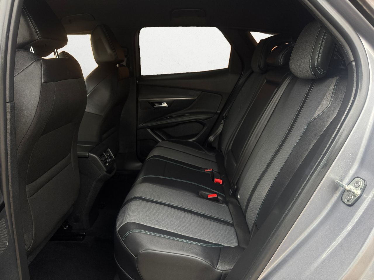 Peugeot 3008 Hybrid ALLURE PACK PLUG IN HYBRID 180 e EAT8 - Foto 2