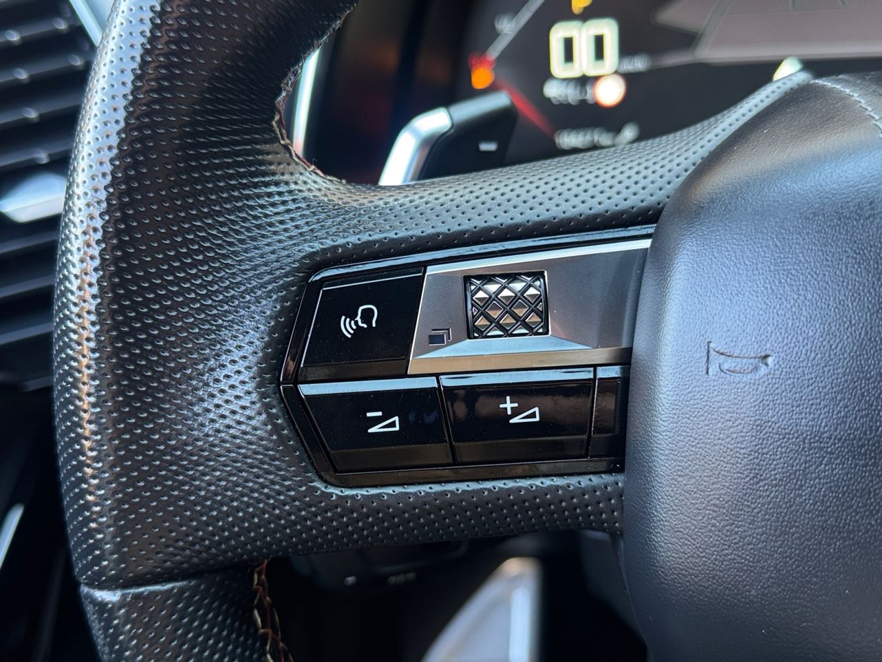DS DS 7 Crossback PURE TECH 180 AUT PERFORMANCE - Foto 2