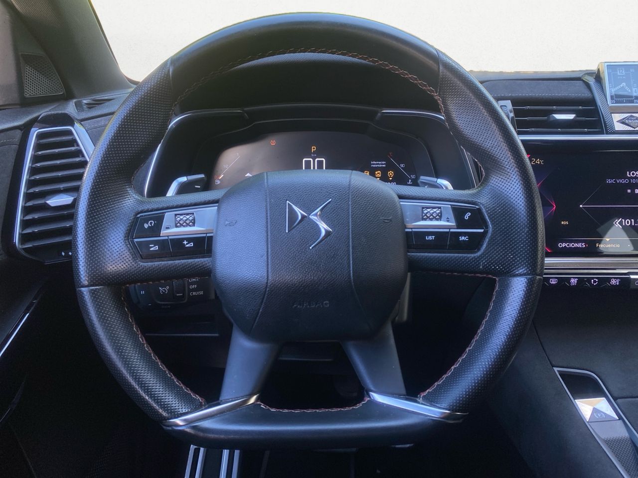 DS DS 7 Crossback BLUE HDI 130 CV AUT PERFORMANCE - Foto 2
