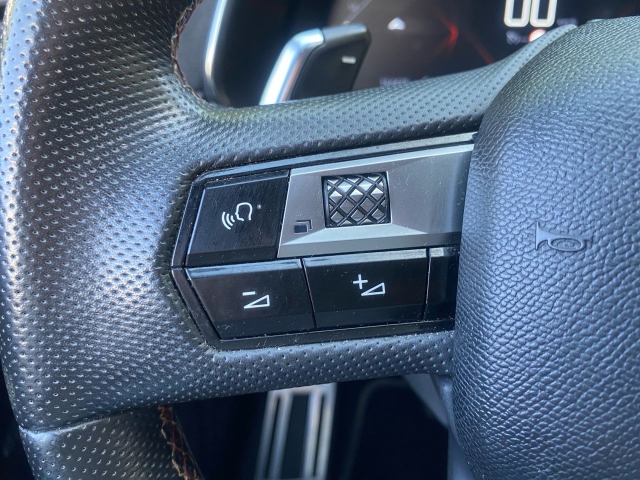 DS DS 7 Crossback BLUE HDI 130 CV AUT PERFORMANCE - Foto 2