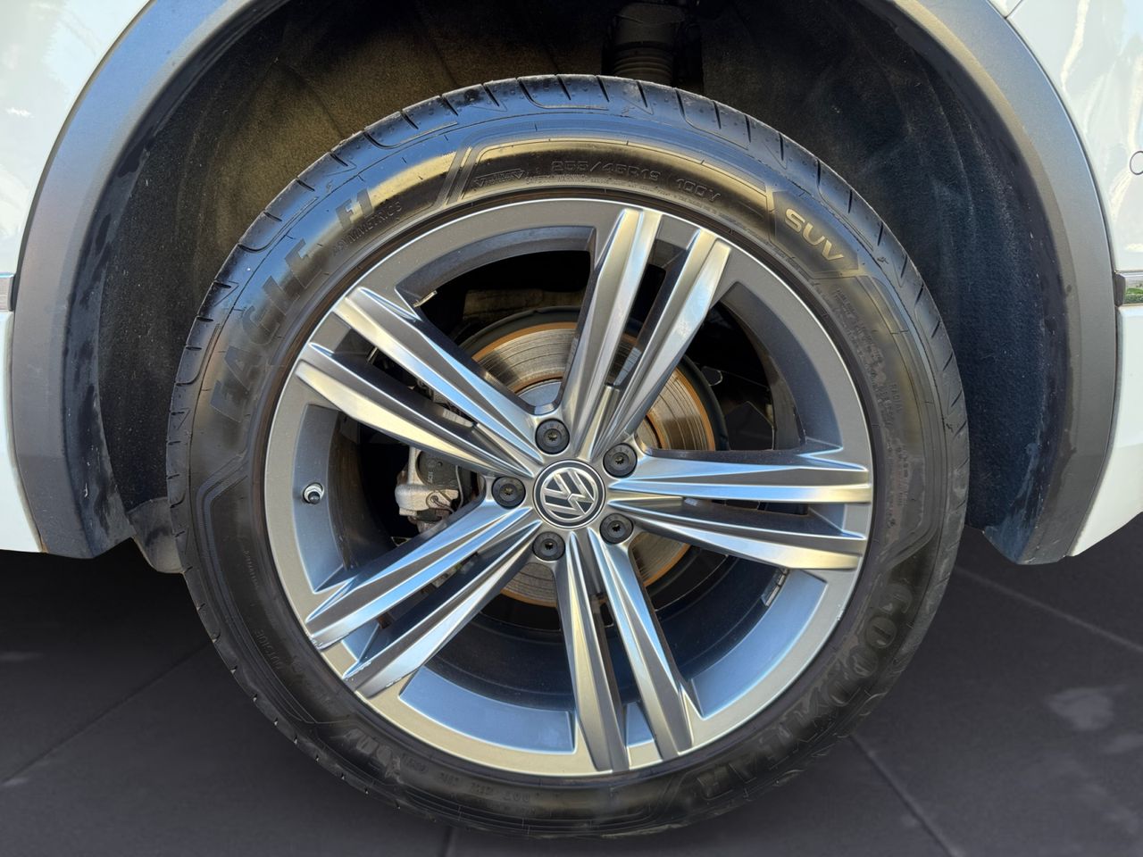 Volkswagen Tiguan R LINE 2.0 TDI DSG 190 CV - Foto 2