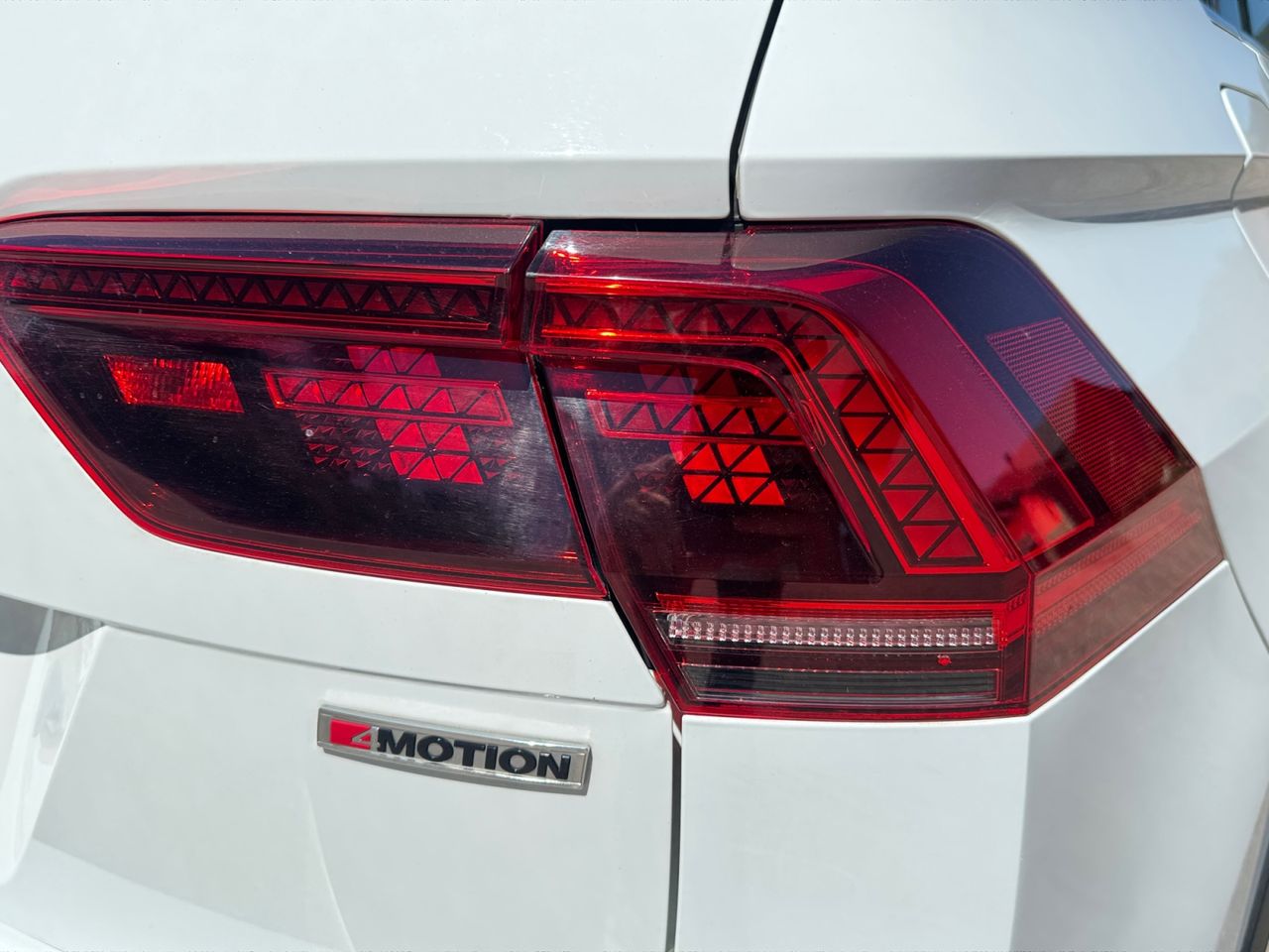 Volkswagen Tiguan R LINE 2.0 TDI DSG 190 CV - Foto 2