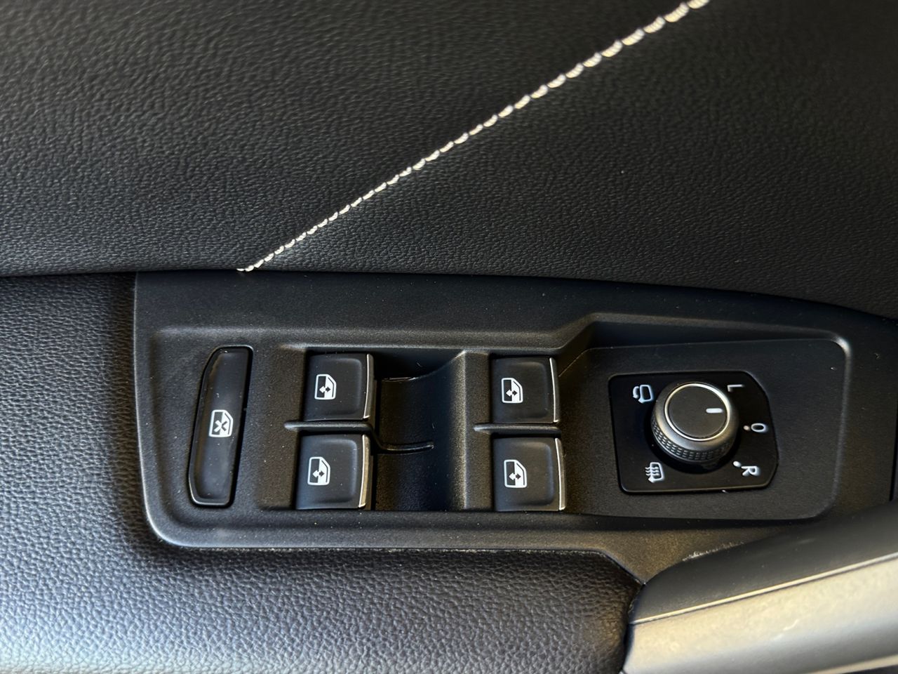 Volkswagen Tiguan R LINE 2.0 TDI DSG 190 CV - Foto 2
