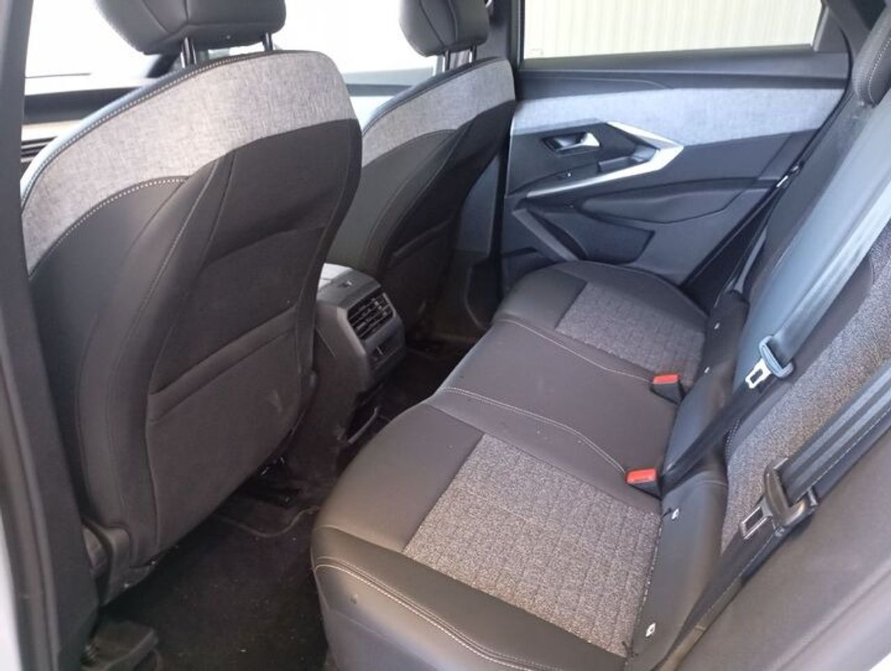 Peugeot 3008 Hybrid ALLURE 1.2 107KW  eDCS6 - Foto 2