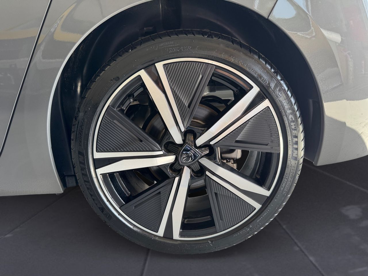 Peugeot 308 GT BLUE HDI 130 CV EAT8 - Foto 2