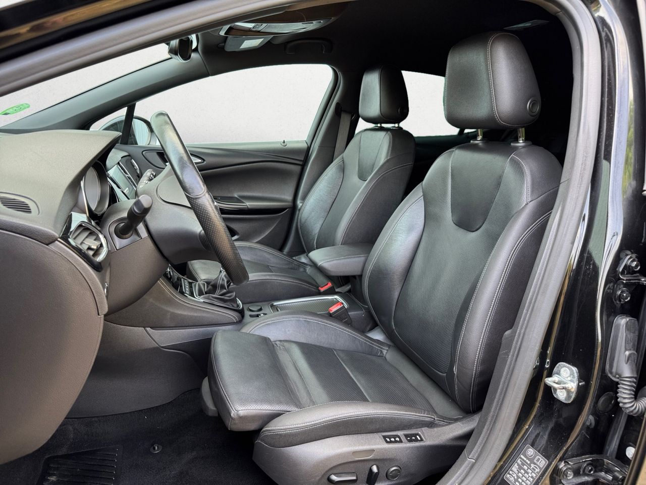Opel Astra 1.4 TURBO DYNAMIC - Foto 2