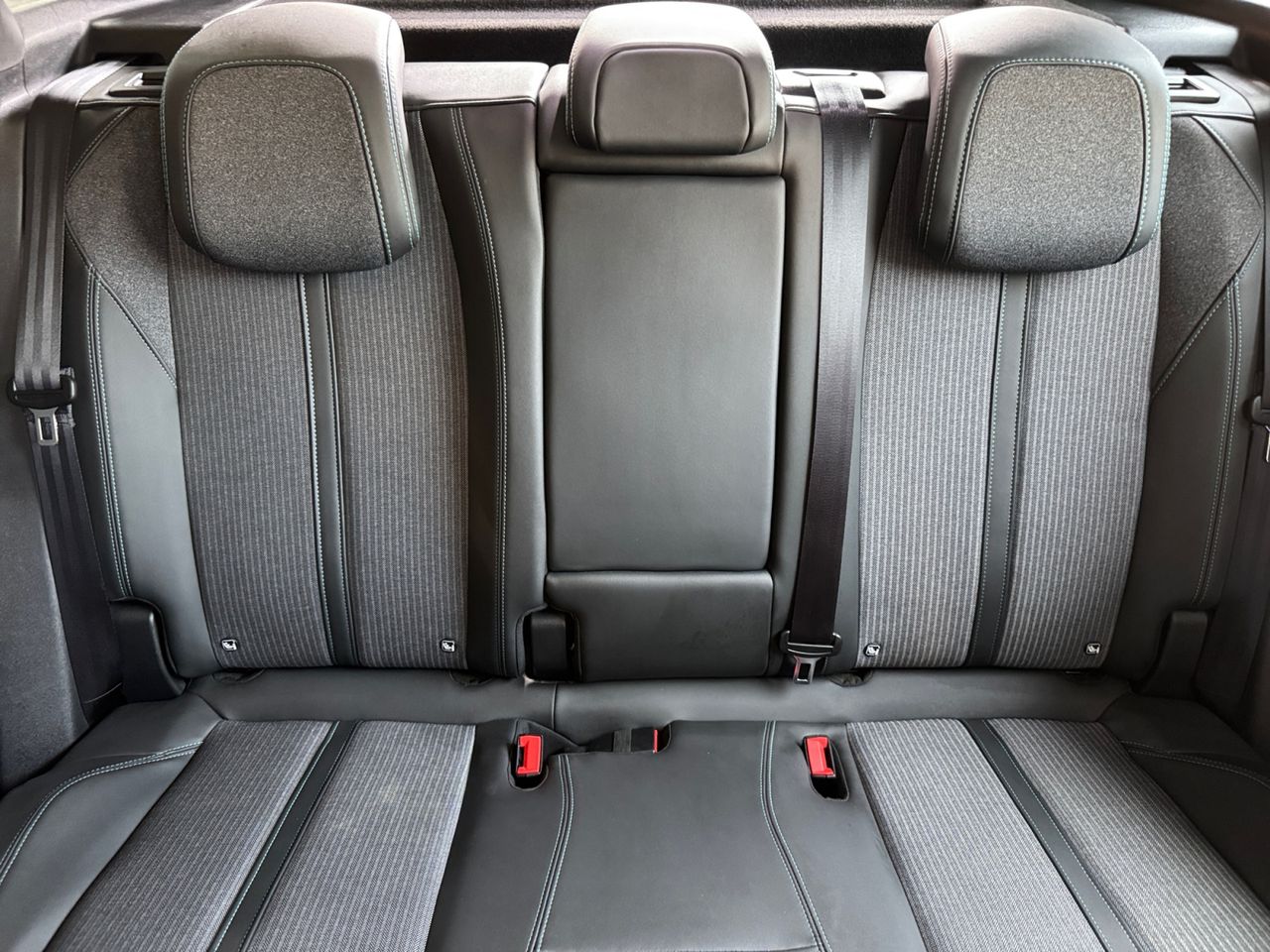 Peugeot 3008 Hybrid ALLURE PACK HYBRID 225 e EAT8 - Foto 2