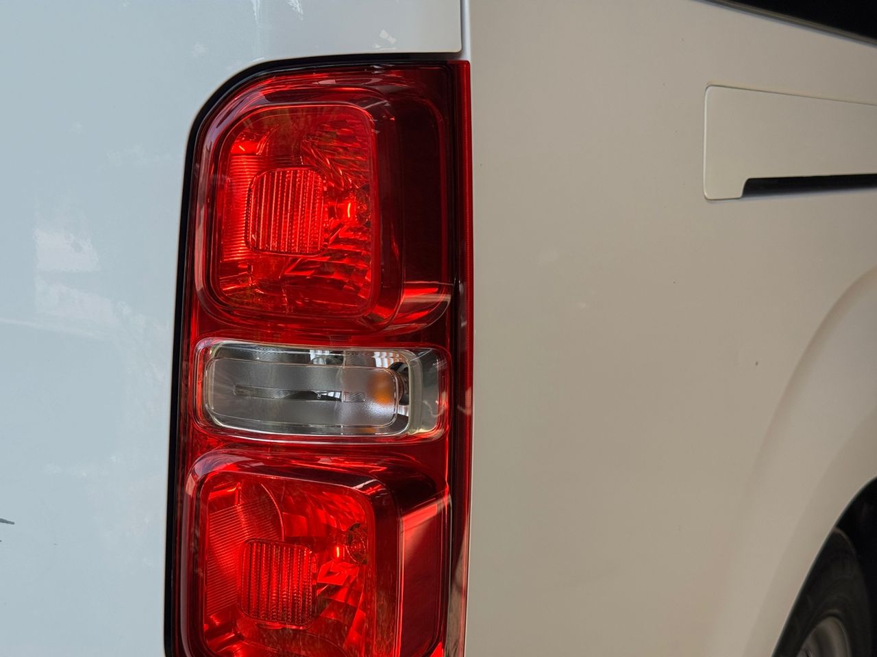 Peugeot e-Expert COMBI ELECTRICO 100 KW BATERIA 75 KWH LONG - Foto 2