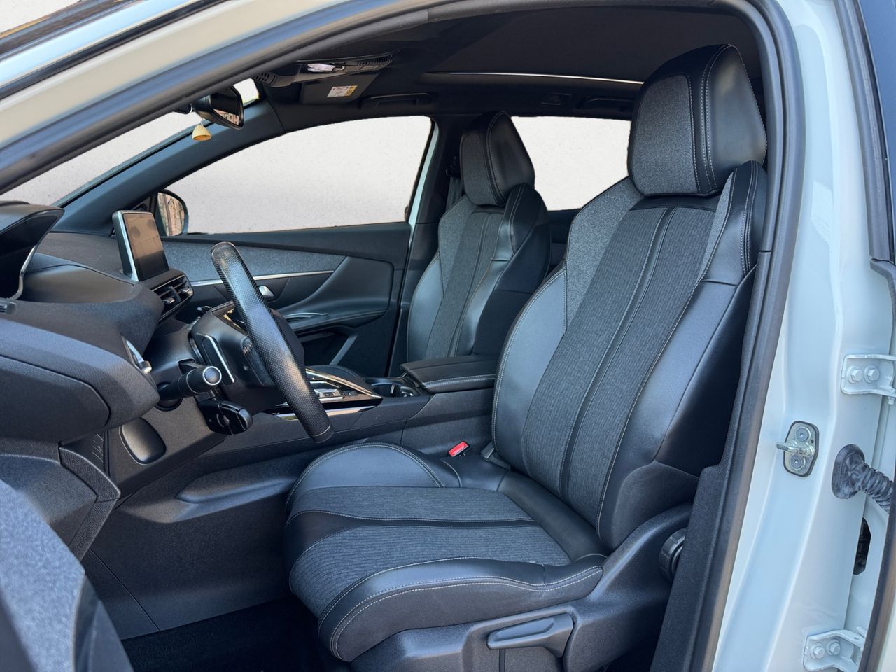Peugeot 3008 GT LINE BLUE HDI 130 CV EAT8 - Foto 2