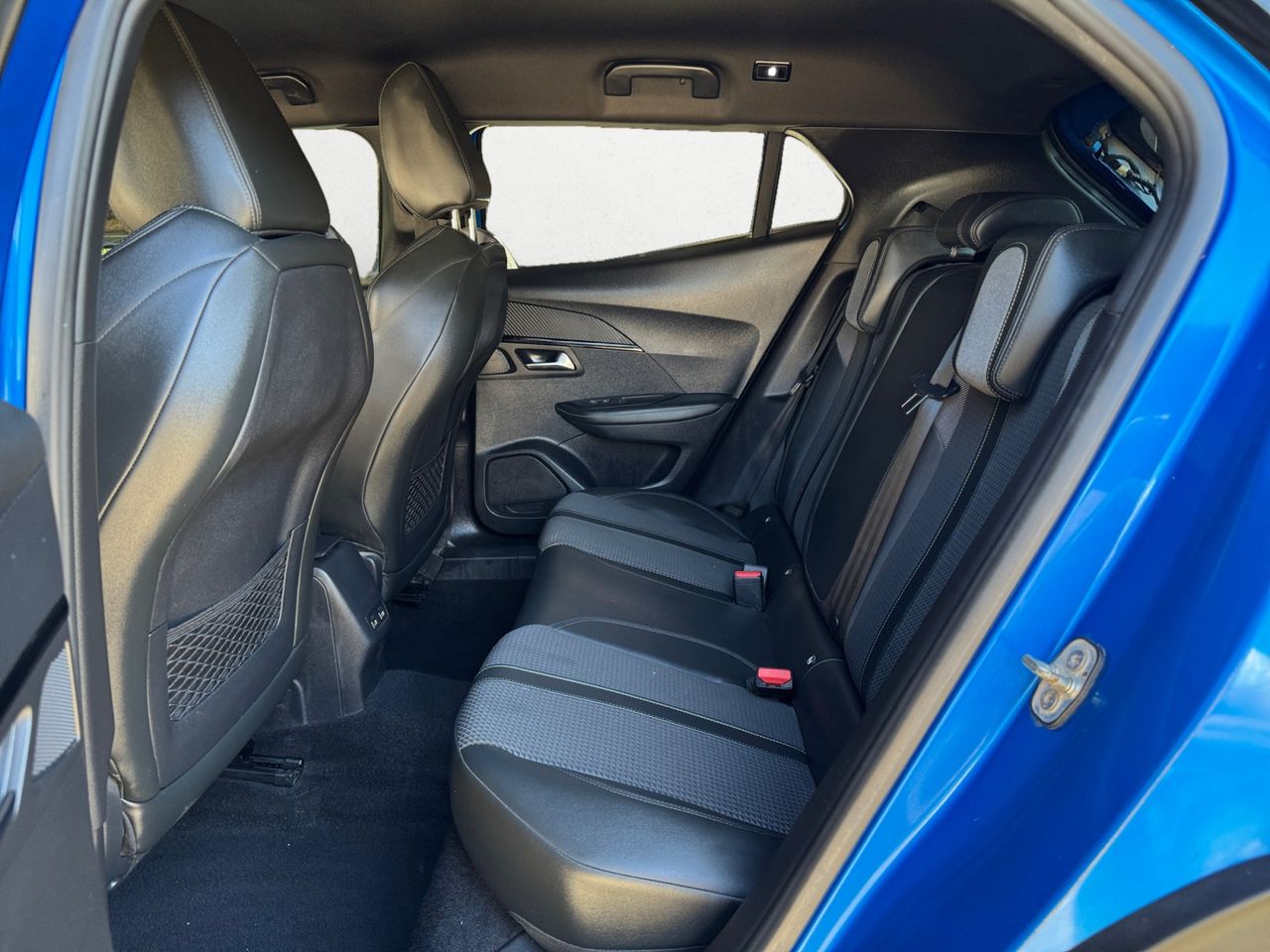 Peugeot 2008 GT LINE BLUE HDI 130 CV EAT8 - Foto 2