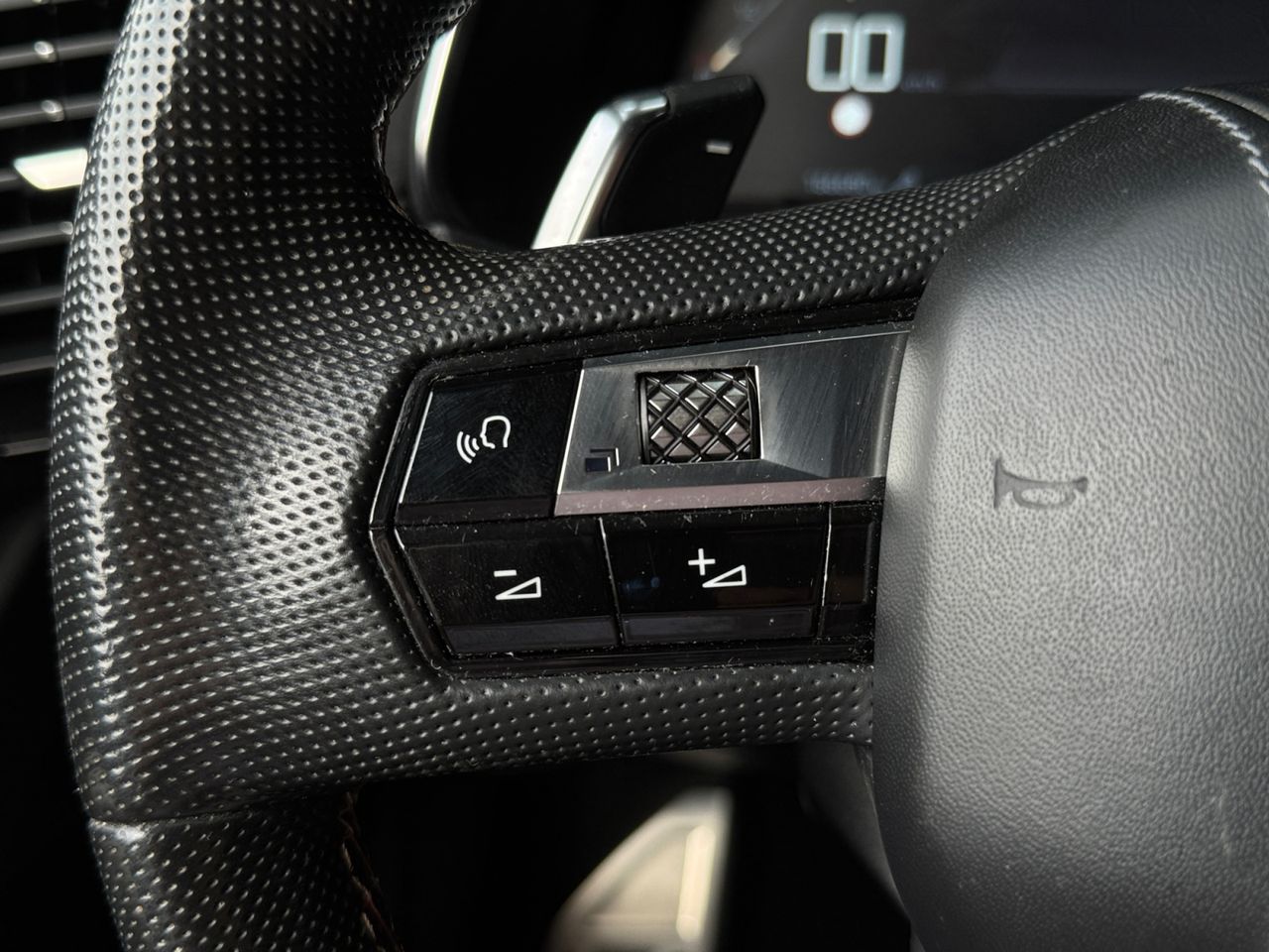 DS DS 7 Crossback BLUE HDI 130 CV PERFORMANCE LINE - Foto 2