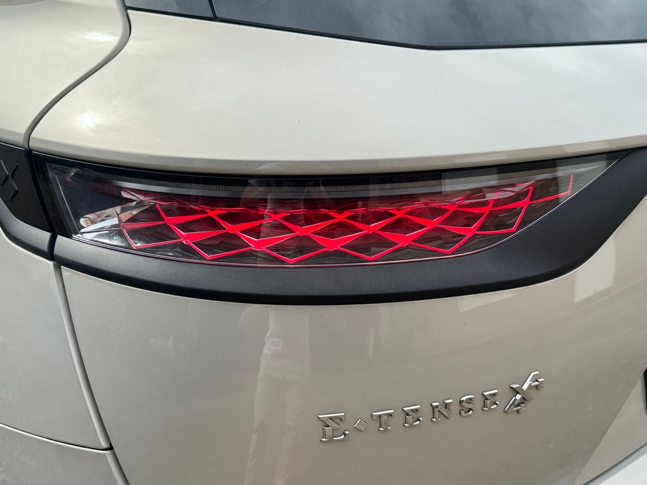DS DS 7 Crossback E TENSE 4X4 PERFORMANCE LINE - Foto 2