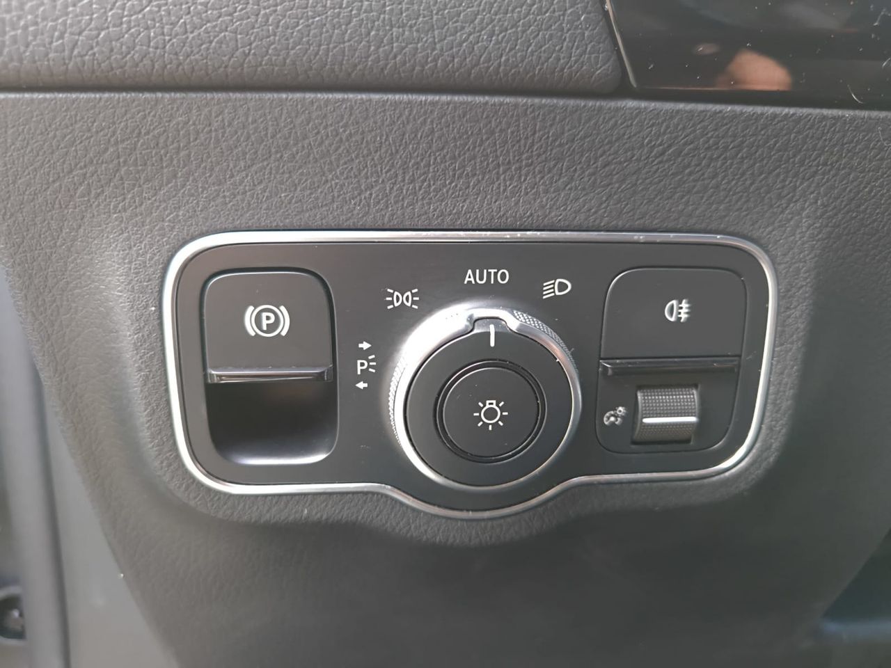Mercedes GLA 200 D AMG LINE + PAQUETE PREMIUM+ SMARTPHONE - Foto 2