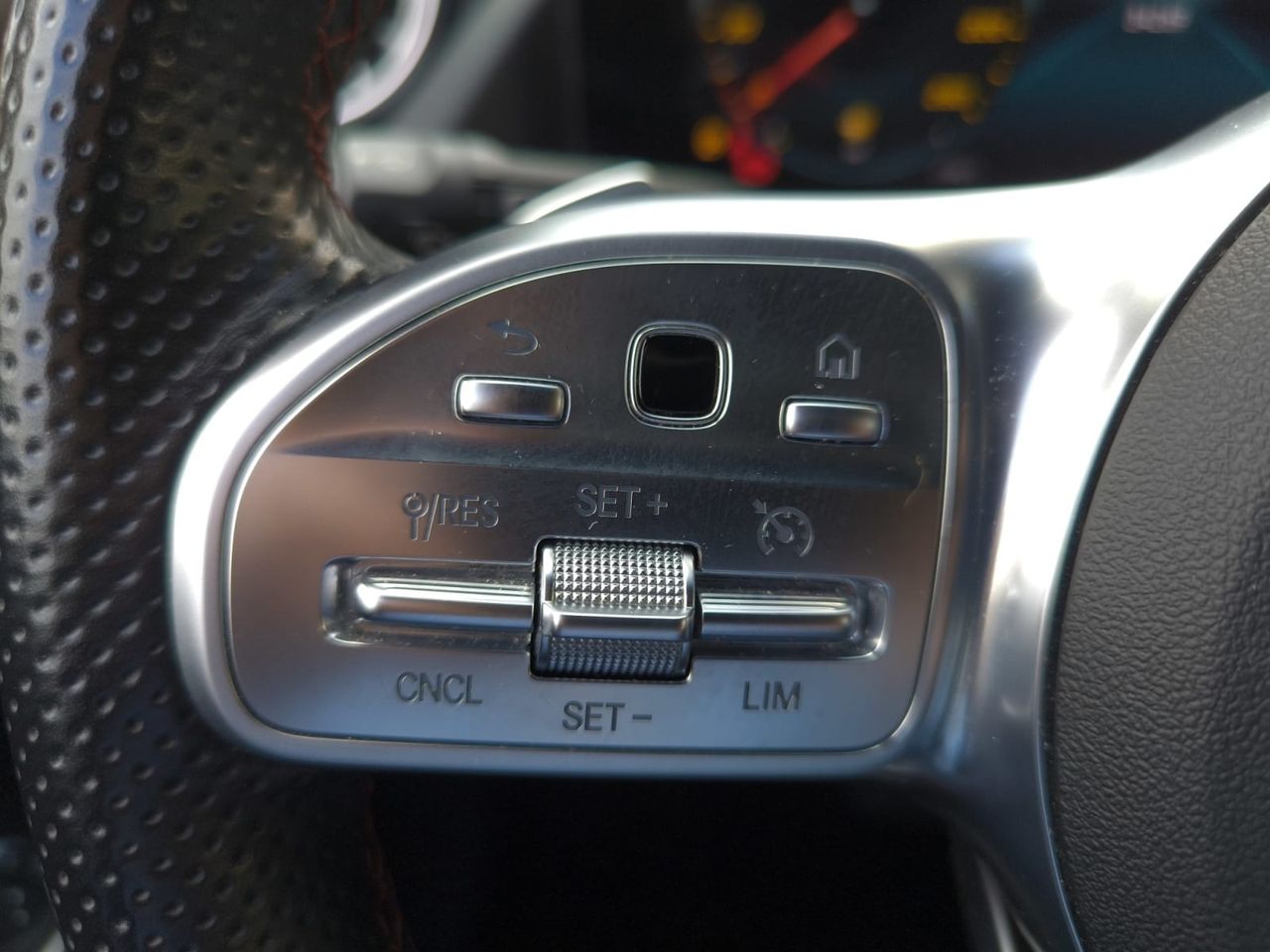 Mercedes GLA 200 D AMG LINE + PAQUETE PREMIUM+ SMARTPHONE - Foto 2