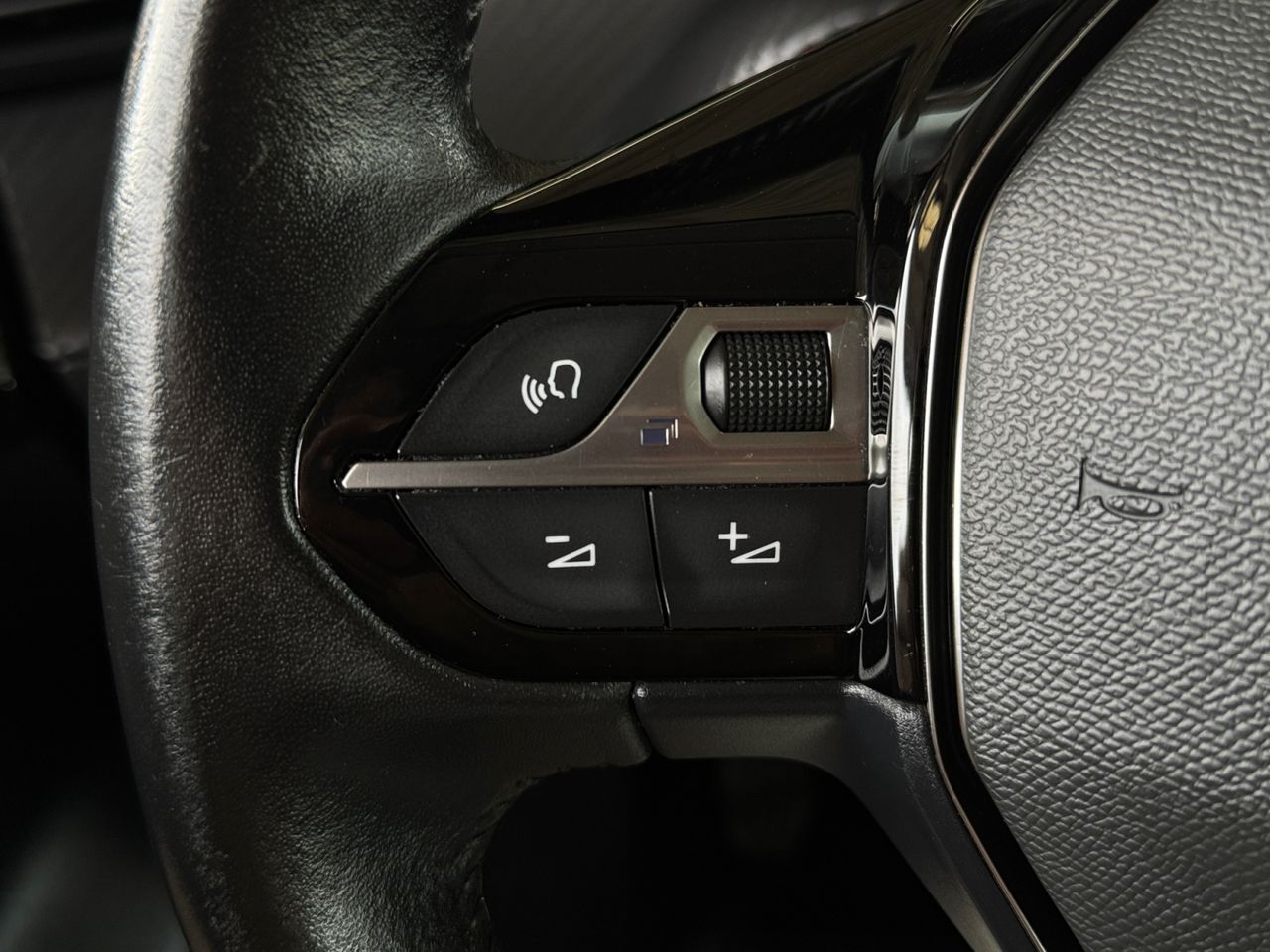 Peugeot 208 ACTIVE BLUE HDI 100 CV - Foto 2