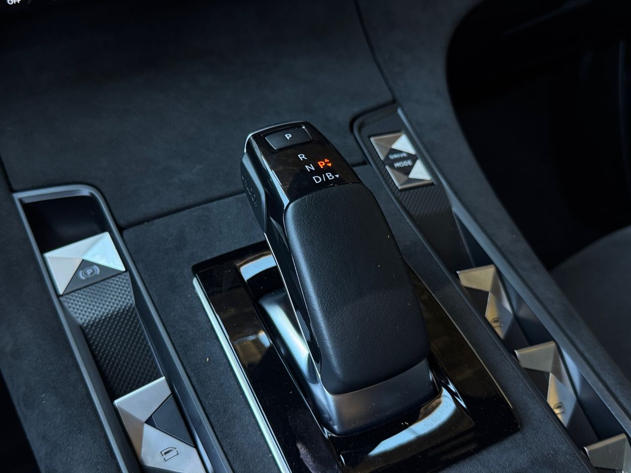 DS DS 7 Crossback E TENSE 225 PERFORMANCE LINE - Foto 2