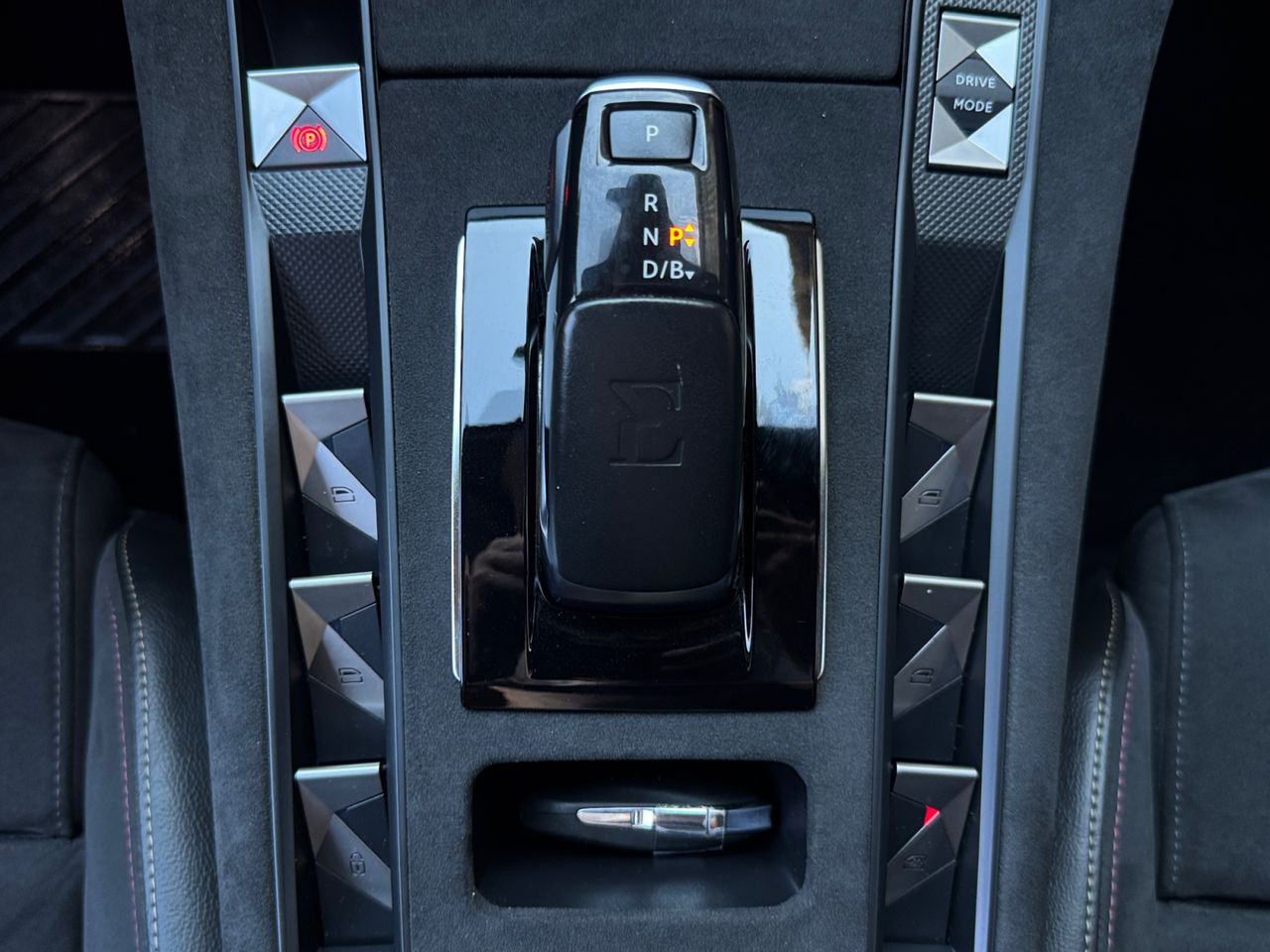 DS DS 7 Crossback E TENSE 225 PERFORMANCE LINE - Foto 2