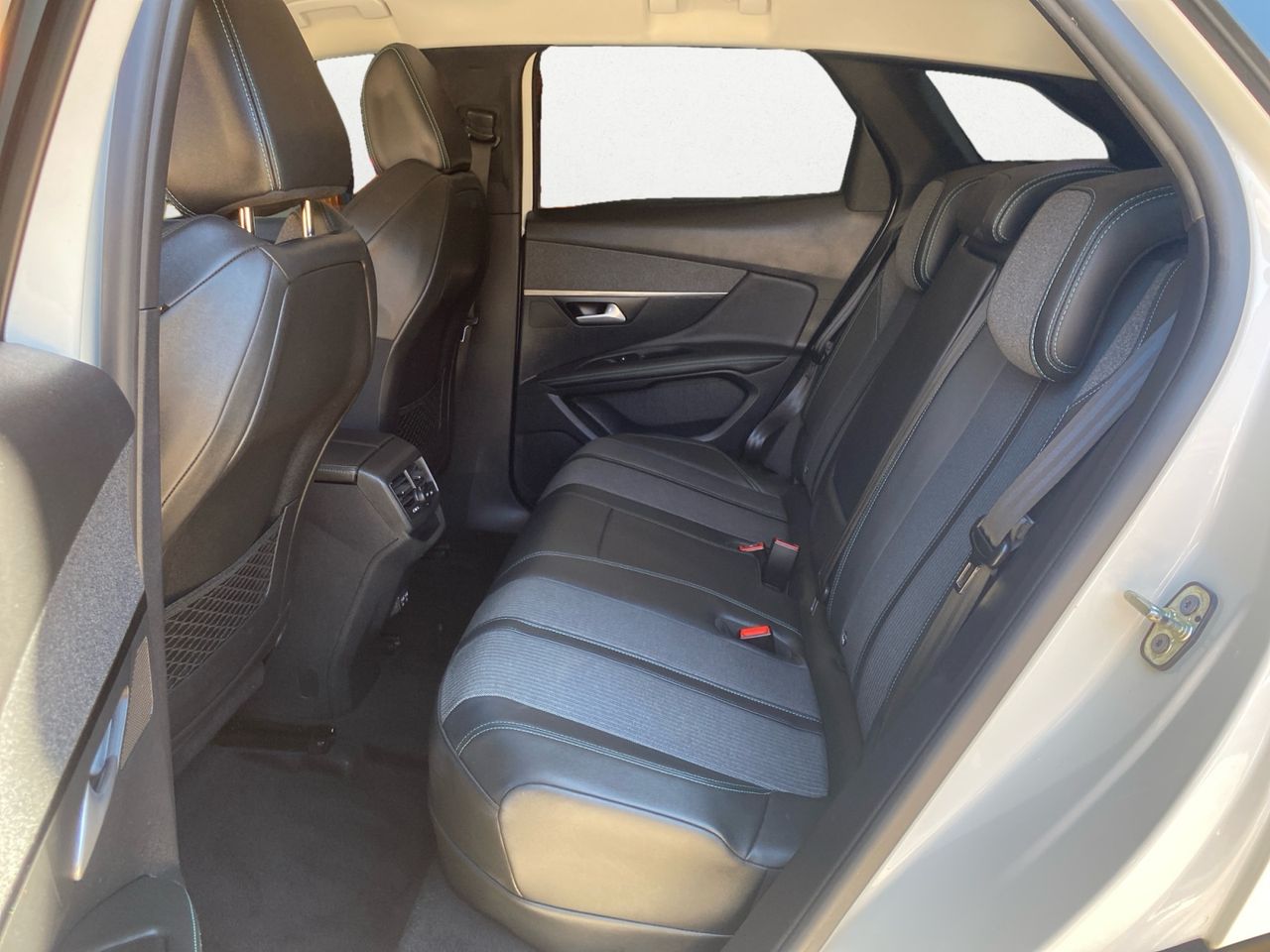 Peugeot 3008 Hybrid ALLURE PACK 225 e EAT8 - Foto 2