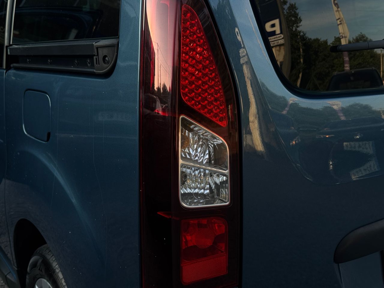 Citroën Berlingo MULTISPACE PURE TECH 110 CV 20 ANIVERSARIO - Foto 2
