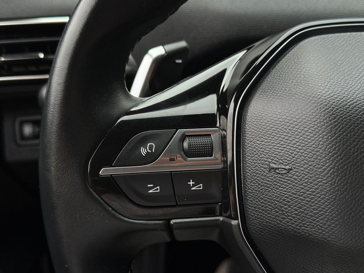 Peugeot 3008 Hybrid ALLURE PACK HYBRID 225 e EAT8 - Foto 2