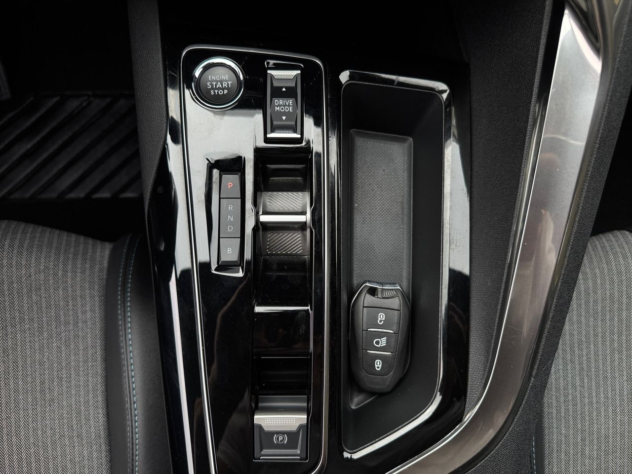 Peugeot 3008 Hybrid ALLURE PACK HYBRID 225 e EAT8 - Foto 2