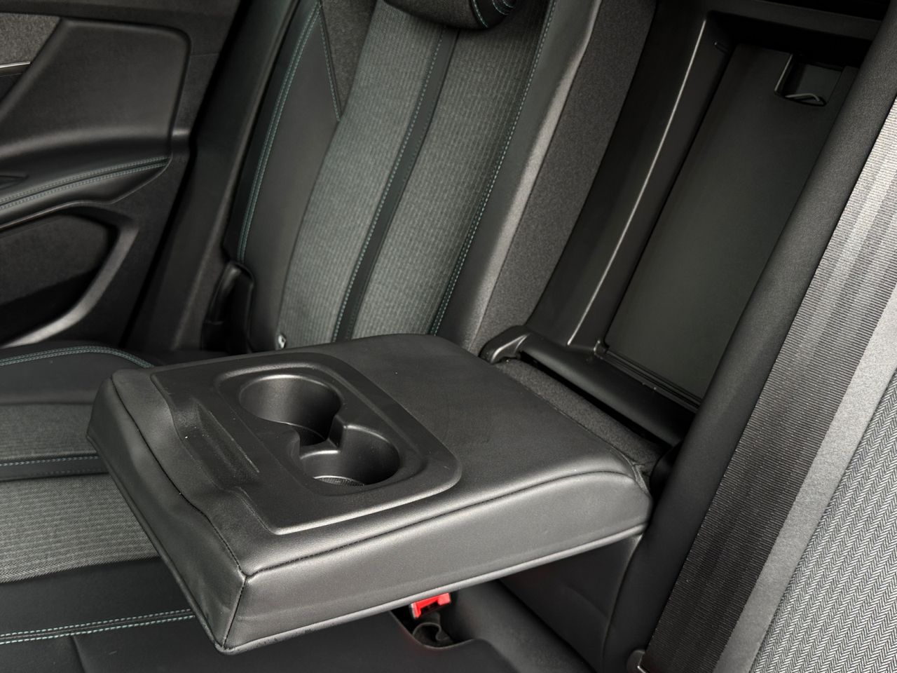Peugeot 3008 Hybrid ALLURE PACK HYBRID 225 e EAT8 - Foto 2