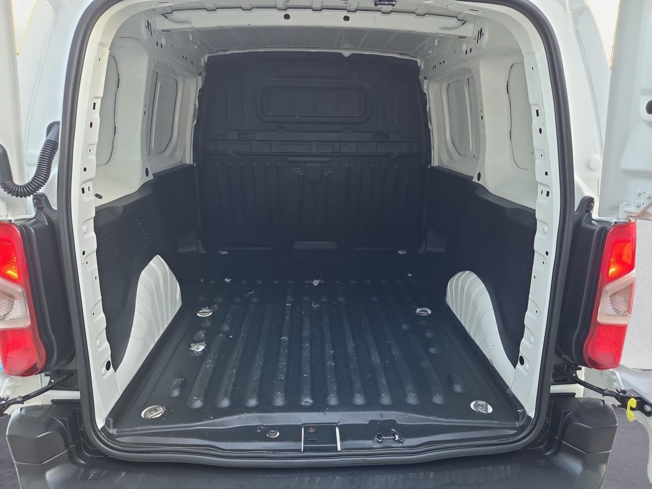 Peugeot Partner PRO STANDARD 600 KG BLUE HDI 100 CV - Foto 2