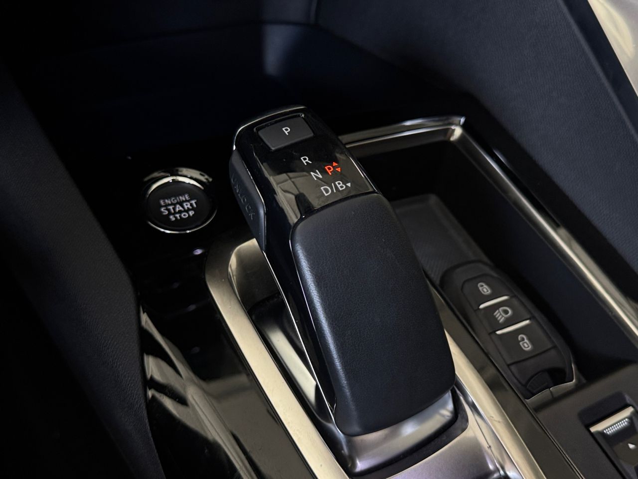 Peugeot 3008 Hybrid ALLURE PACK HYBRID 225 e EAT8 - Foto 2