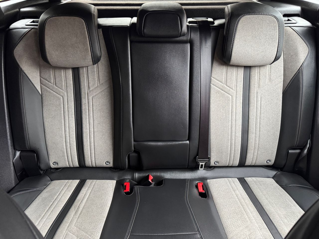 Peugeot 3008 Hybrid GT PACK HYBRID 225 e EAT8 - Foto 2