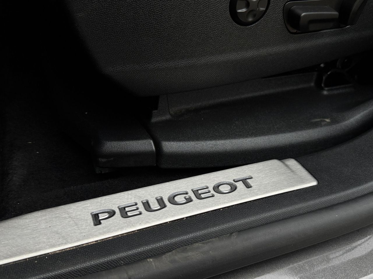 Peugeot 3008 Hybrid GT PACK HYBRID 225 e EAT8 - Foto 2