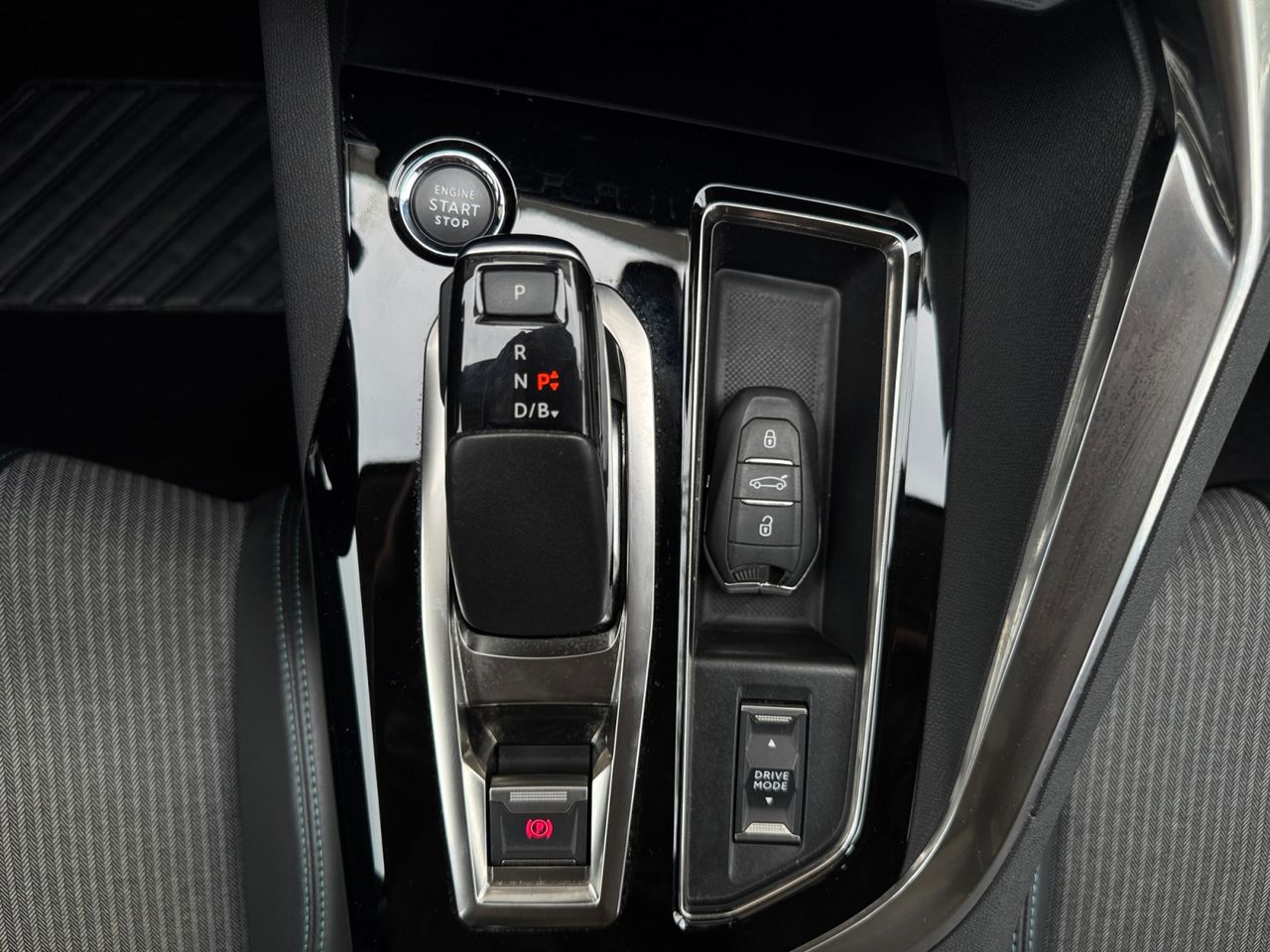 Peugeot 3008 Hybrid ALLURE PACK HYBRID 225 e EAT8 - Foto 2