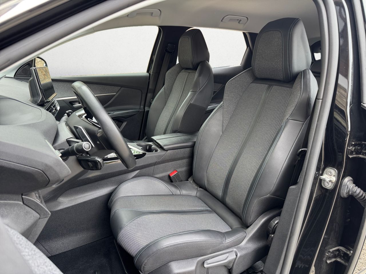 Peugeot 3008 Hybrid ALLURE PACK HYBRID 225 e EAT8 - Foto 2