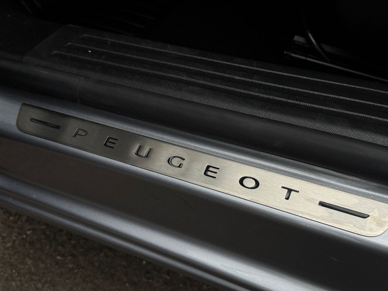 Peugeot 2008 GT PURE TECH 130 CV EAT8 - Foto 2