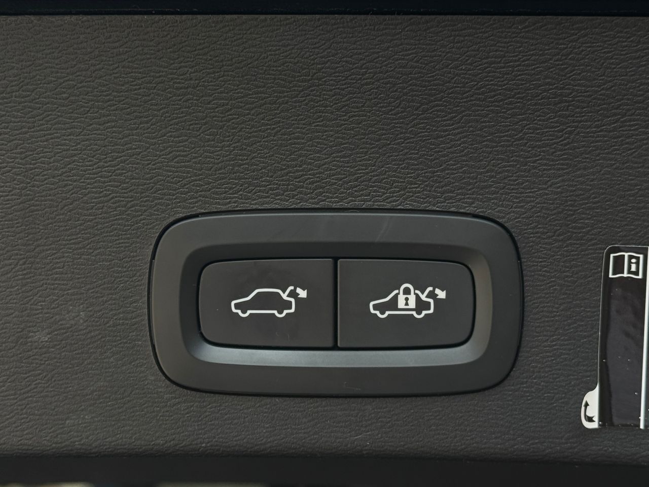 Volvo XC40 1.5 T5 TWIN RECHARGE RDESIGN AUTO - Foto 2