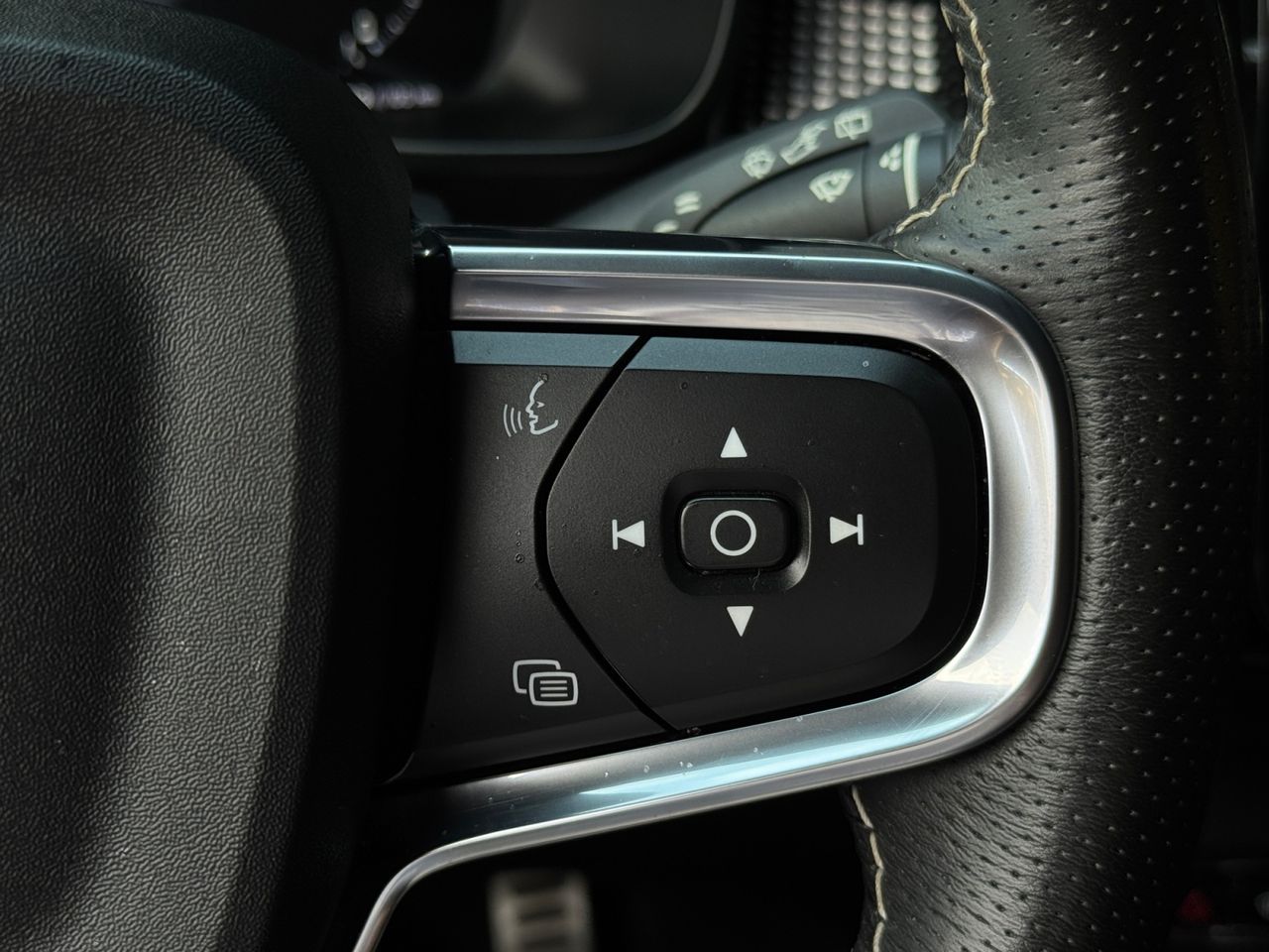 Volvo XC40 1.5 T5 TWIN RECHARGE RDESIGN AUTO - Foto 2